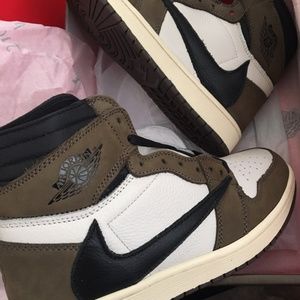 Jordan 1 Travis Scott